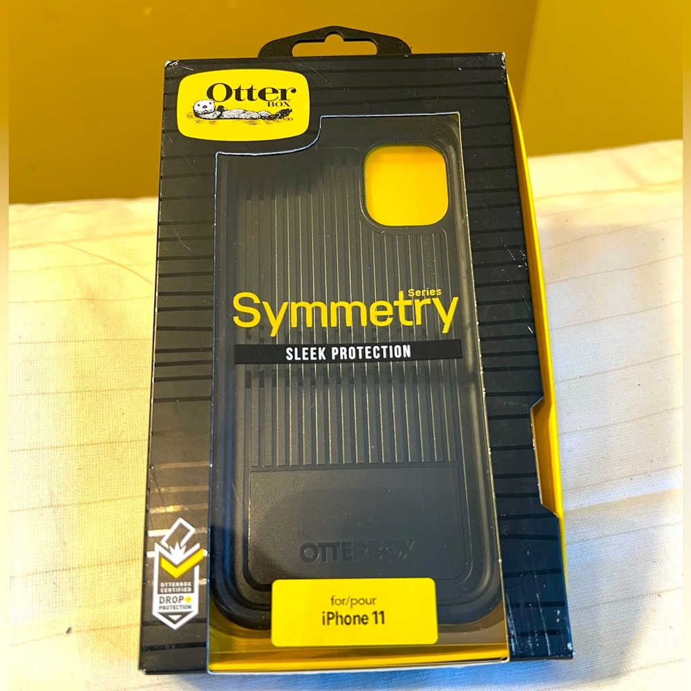 NWT iPhone 11 Case Otterbox Symmetry Series